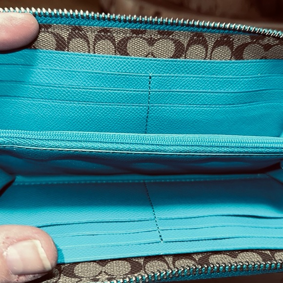 *HTF COLOR* COACH Crossgrain Leather Accordion Zip Around Wallet - Picture 8 of 12